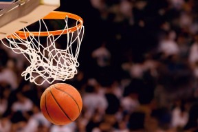 九游娱乐官网 (jiuyou)-逆境中的“英雄队长”：带伤坚持，逆风翻盘，英雄队队员